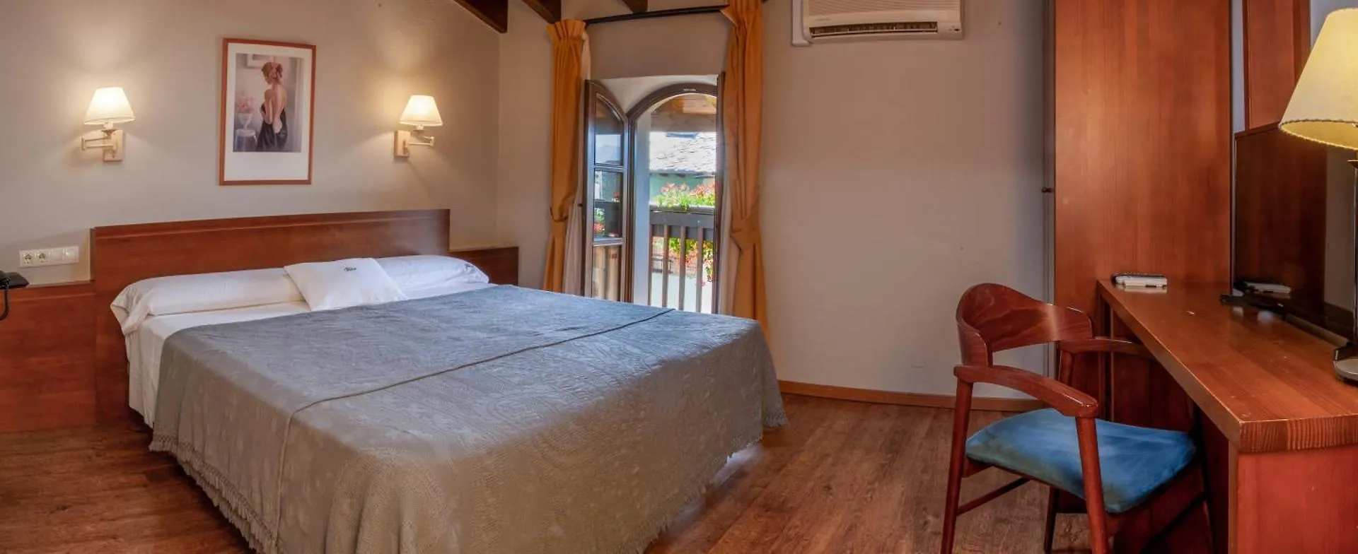 Hotel Fonda Merce Llivia 3*,  Spain